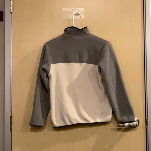 Patagonia 1/4 Button Up Grey Pull-Over - Picture 2 of 4